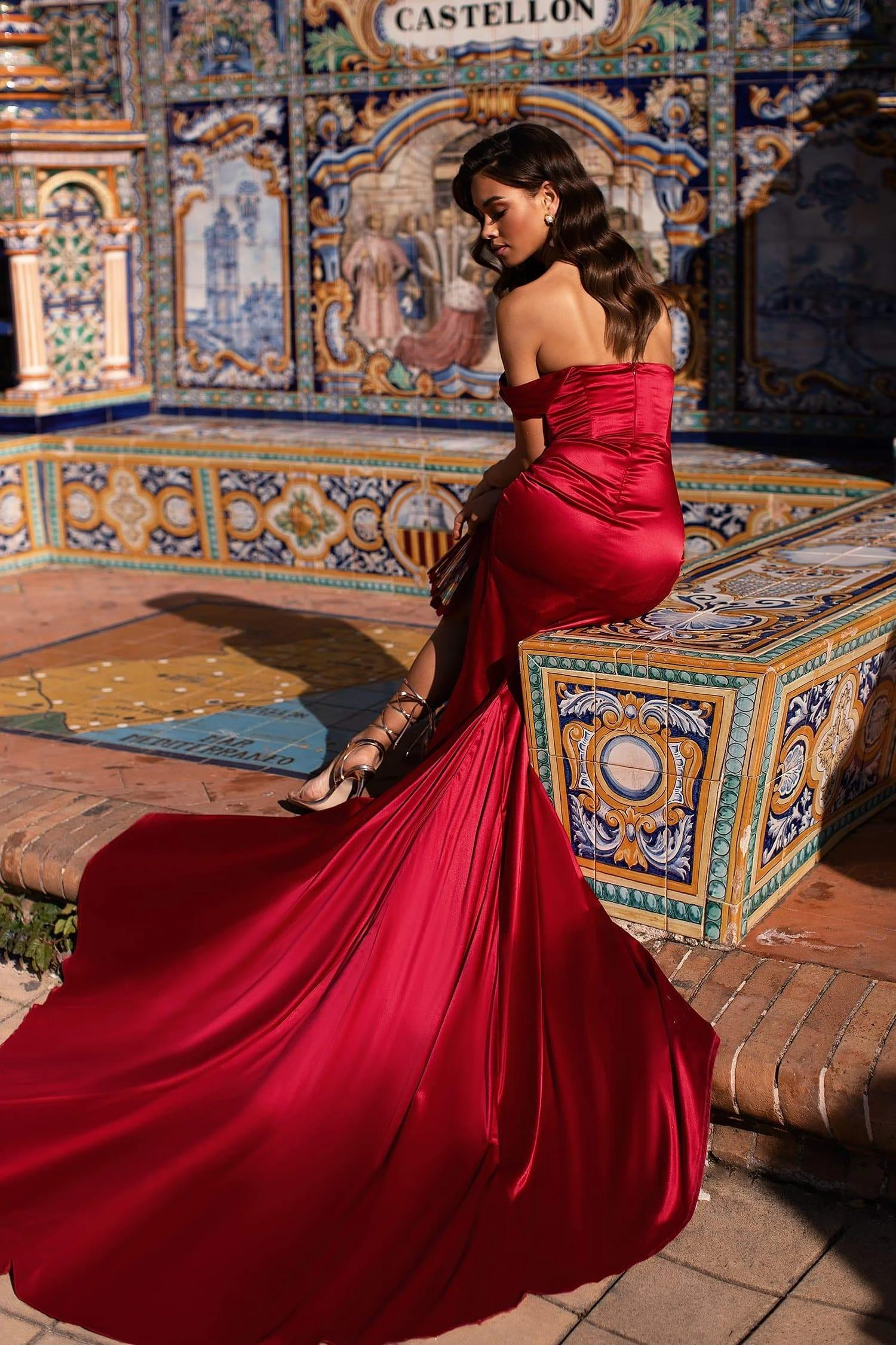 Alexandra - Red 2 Alexandra - Red - Image 2